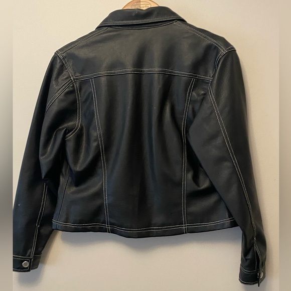 90’s Leather look a like Black w/White Stitching and Pearl Snap Buttons Sz M - Picture 2 of 7